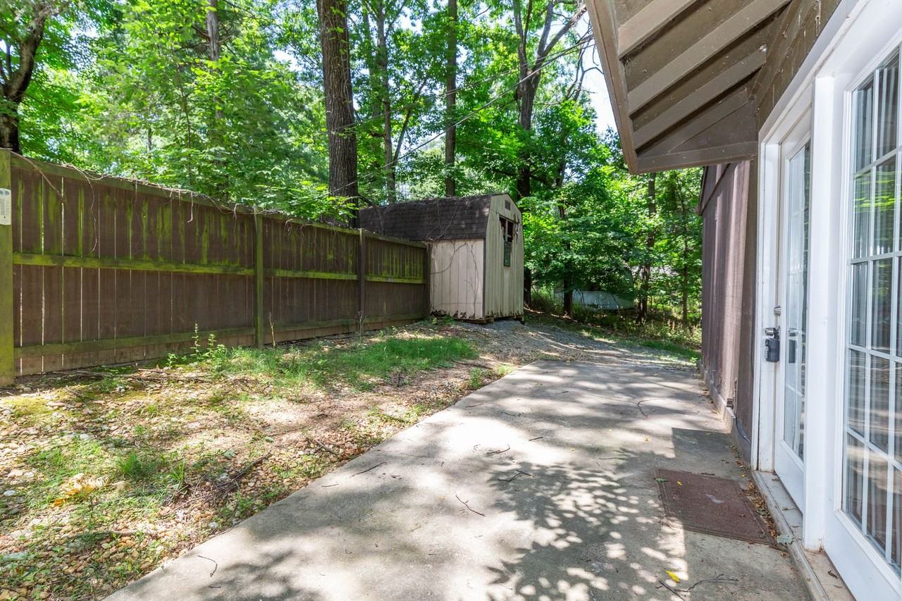 160B Greenwood Rd - Photo 4 of 21
