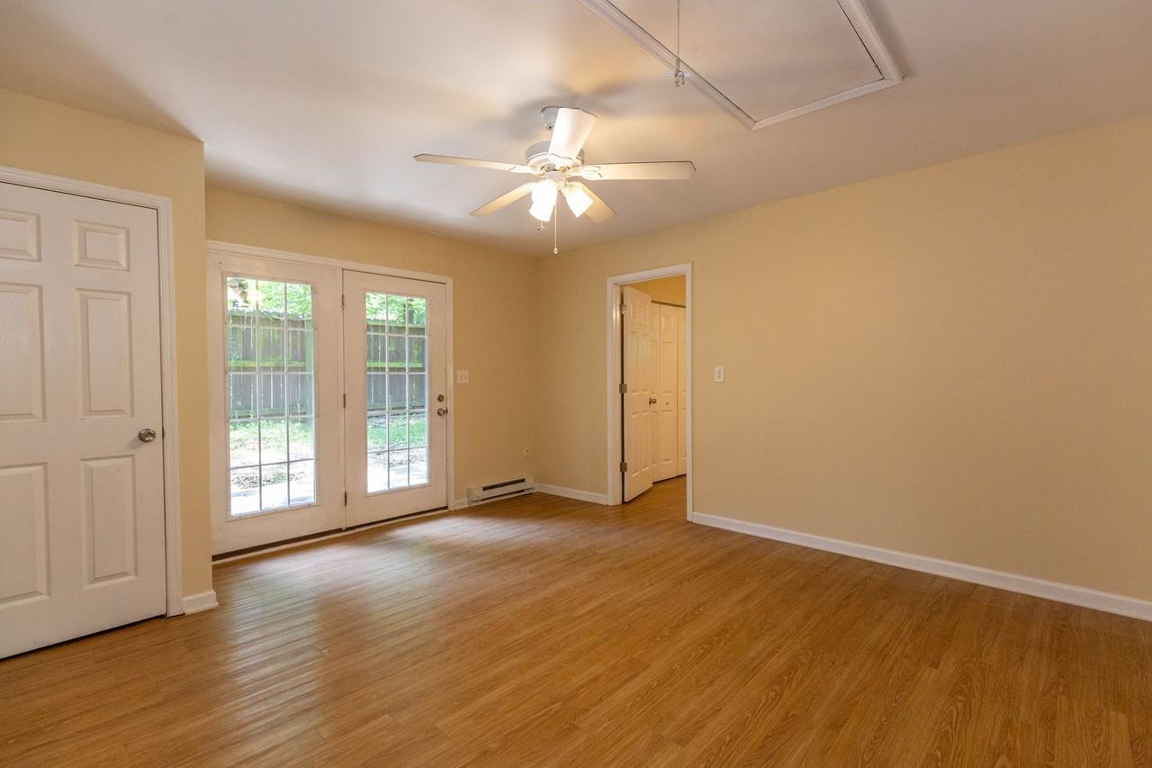 160B Greenwood Rd - Photo 5 of 21