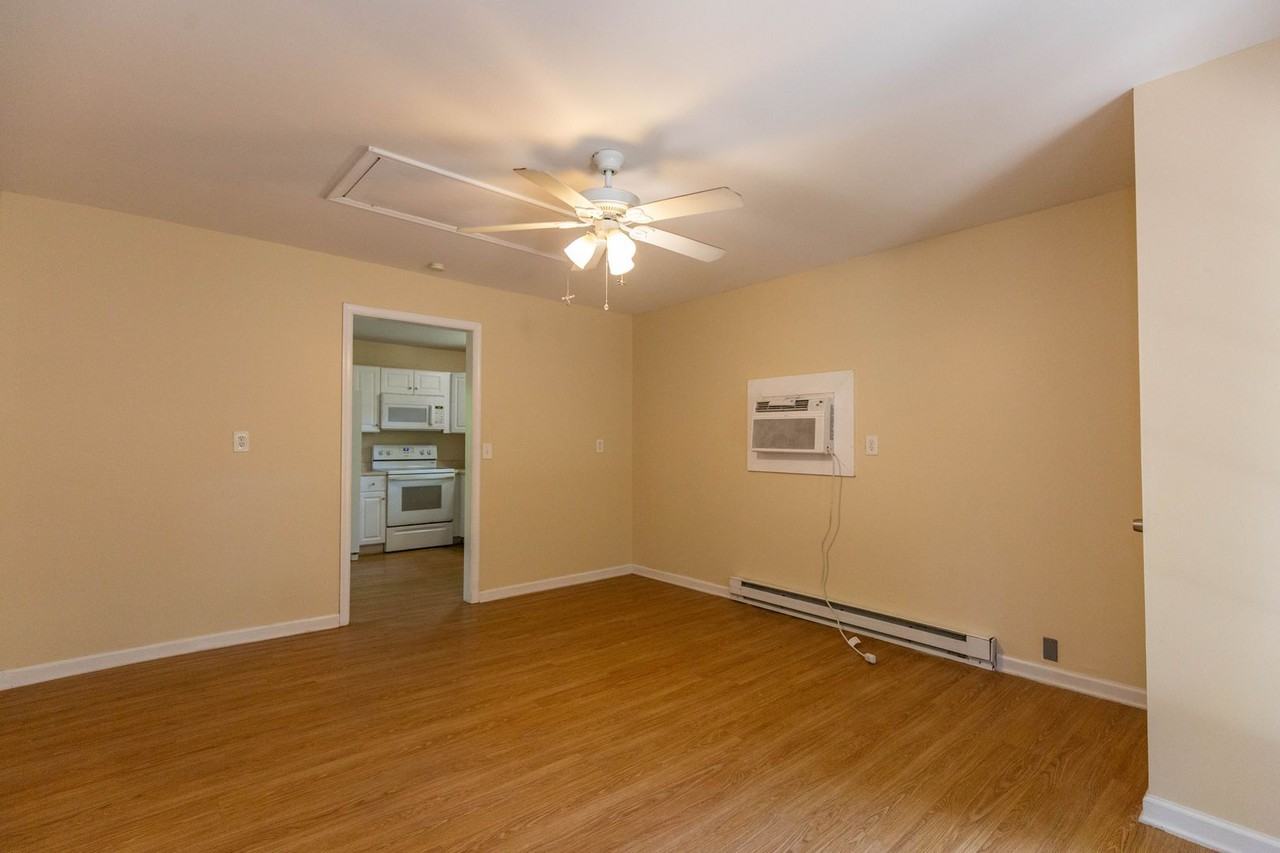 160B Greenwood Rd - Photo 6 of 21