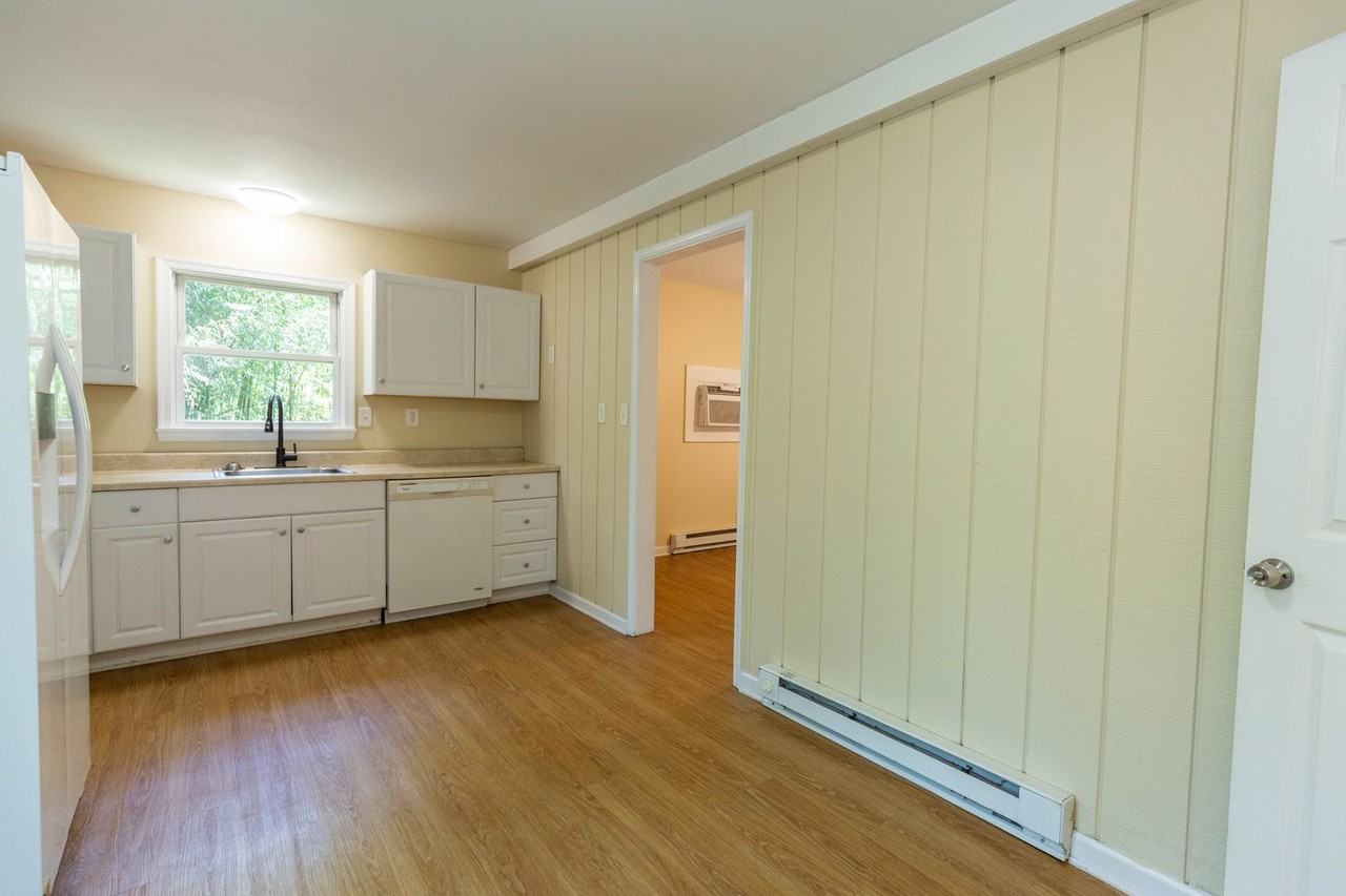 160B Greenwood Rd - Photo 7 of 21