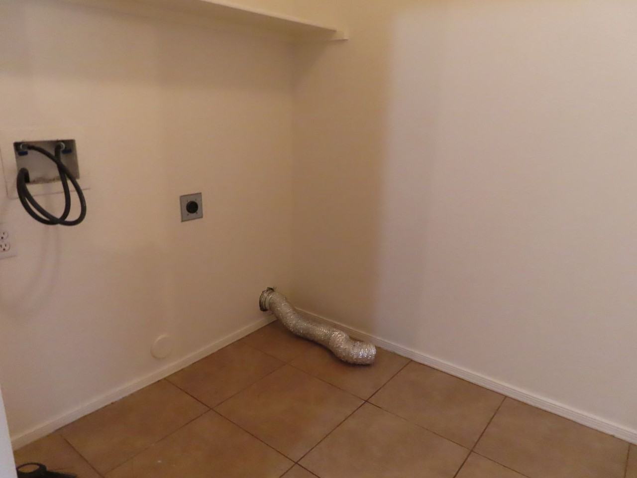 815 E 4th Pl #A - Photo 4 of 14