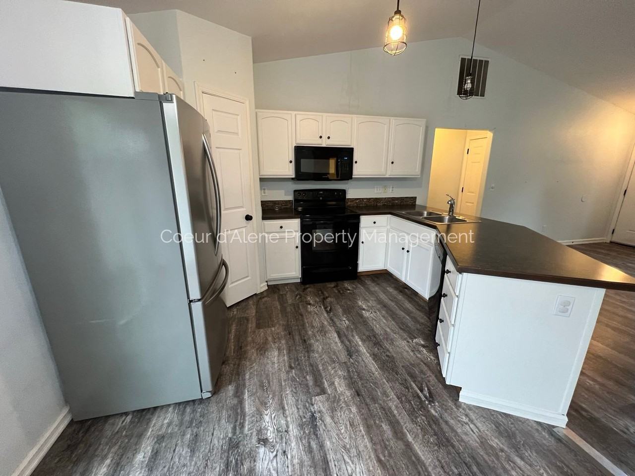 6720 W Legacy Dr - Photo 3 of 11