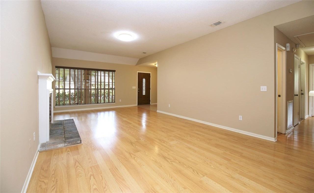 18203 Brooknoll Dr - Photo 4 of 15