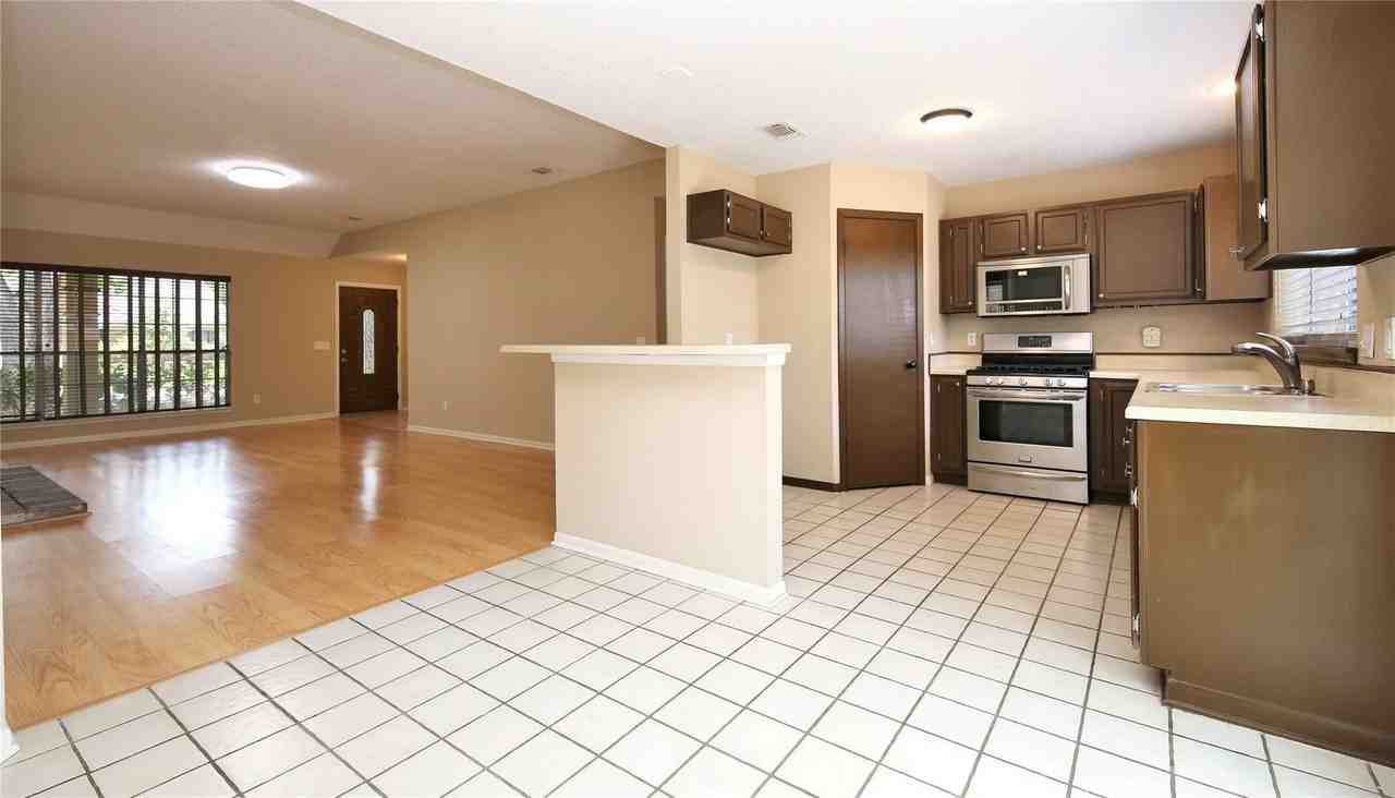 18203 Brooknoll Dr - Photo 5 of 15