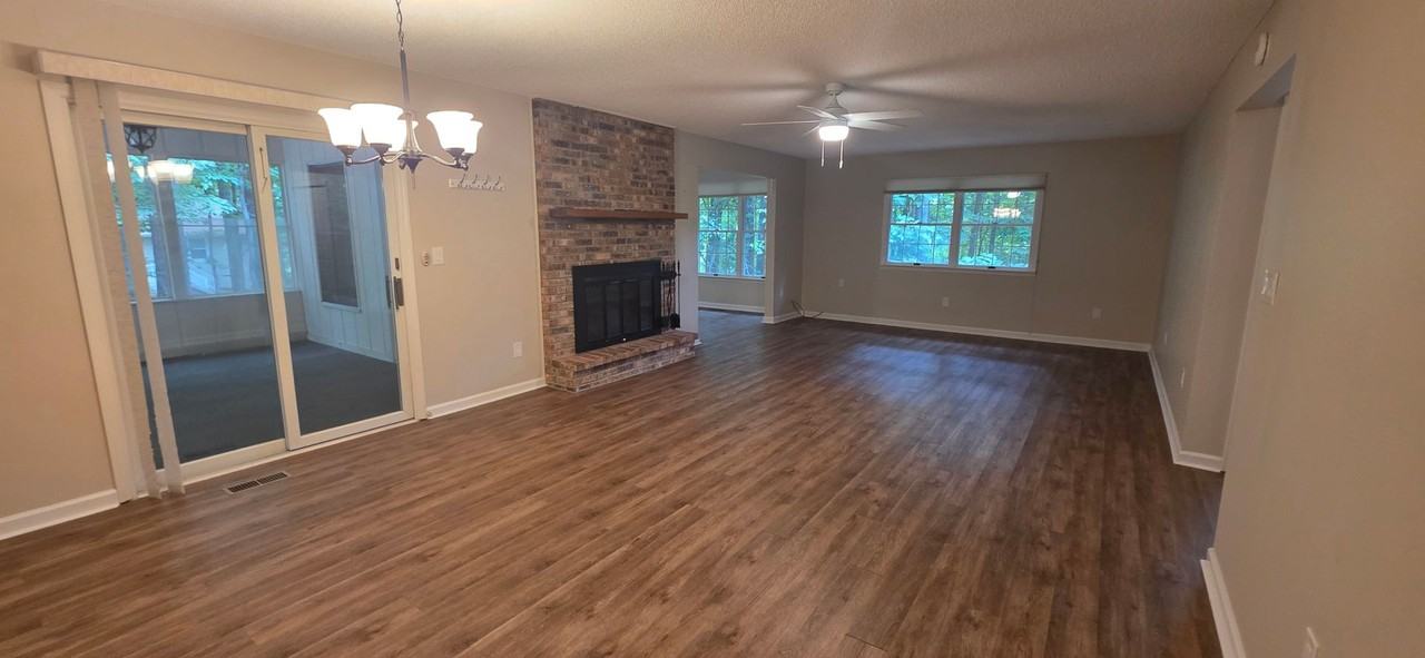 373 Lakeview Dr - Photo 2 of 12