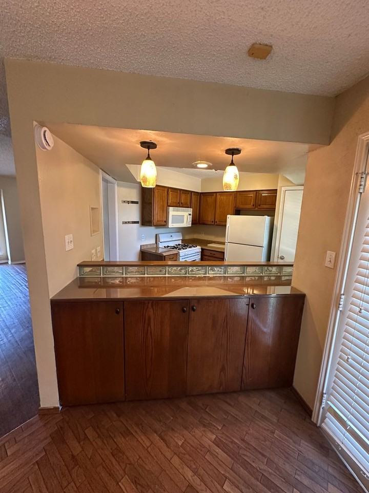 630 W Canty St #B4 - Photo 2 of 14