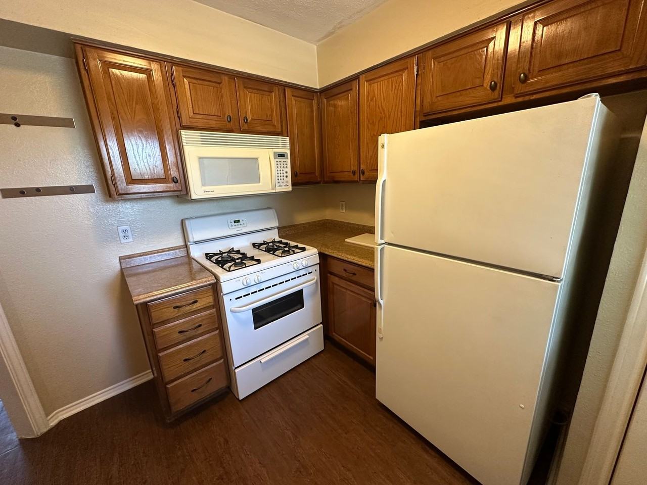 630 W Canty St #B4 - Photo 5 of 14