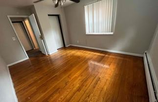 Lowell 515 - Photo 1 of 1