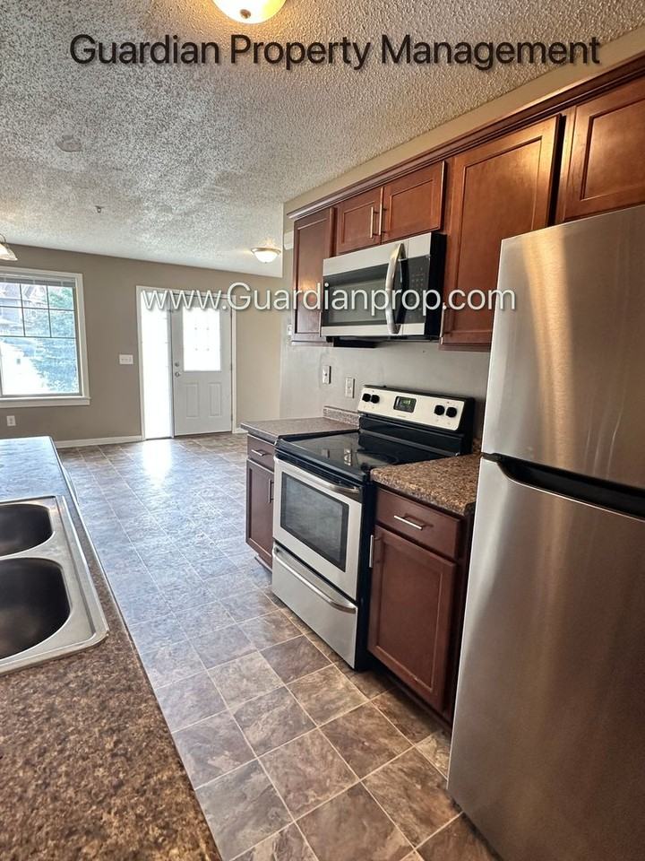 9951 Vera Cruz Ln N - Photo 3 of 20
