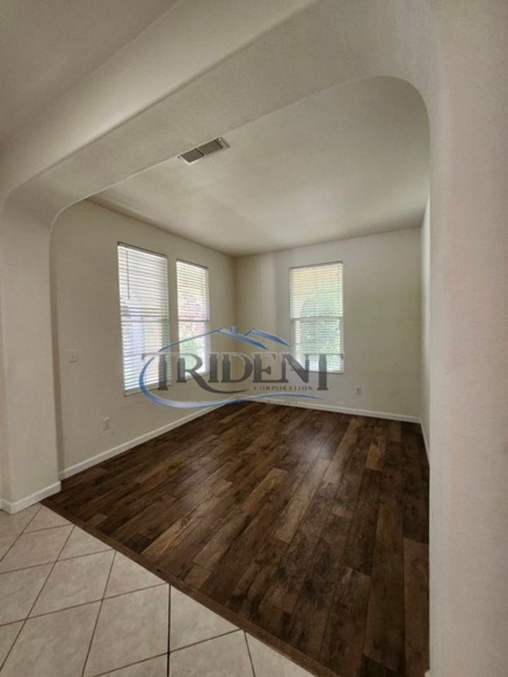 1038 Zanes Dr - Photo 4 of 26