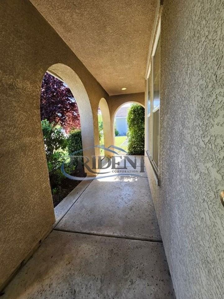 1038 Zanes Dr - Photo 5 of 26