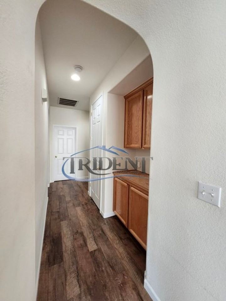 1038 Zanes Dr - Photo 7 of 26