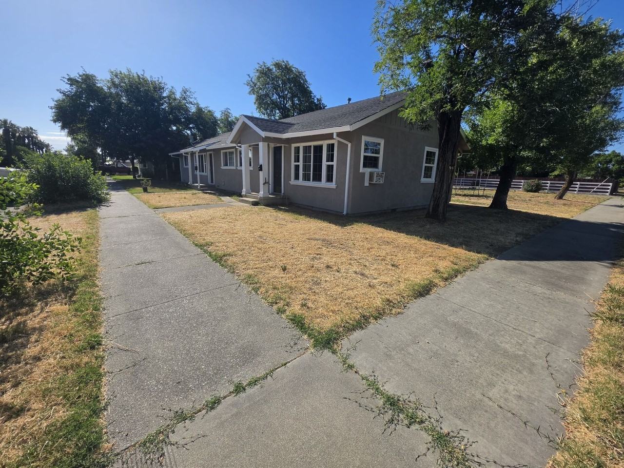 1223 Colusa St - Photo 3 of 20