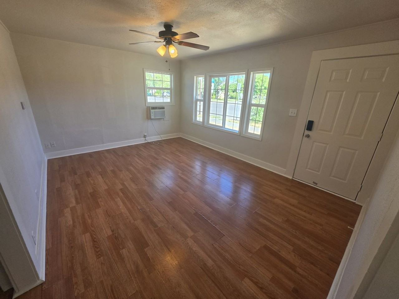 1223 Colusa St - Photo 5 of 20