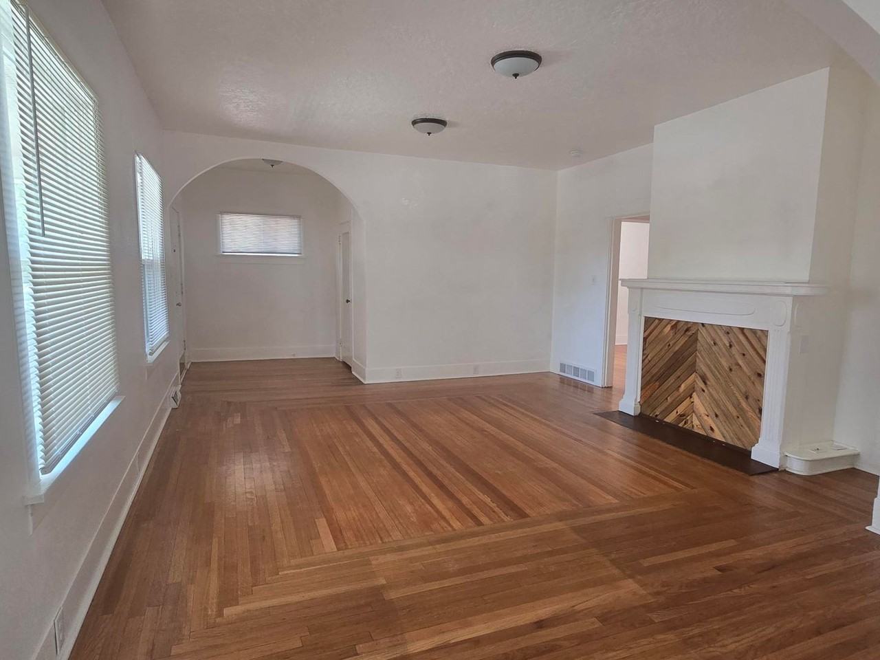 1113 18th St - Photo 2 of 17