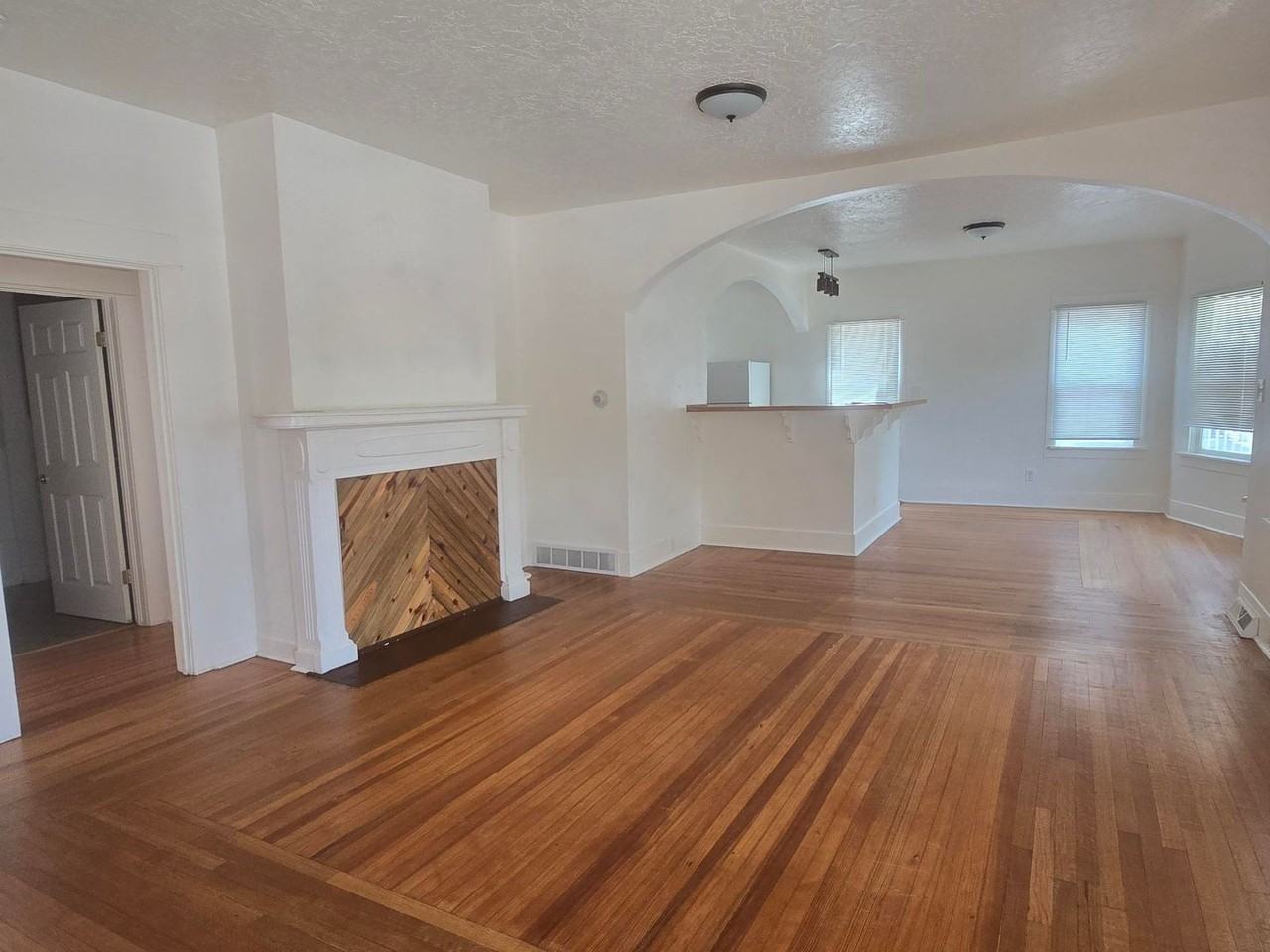 1113 18th St - Photo 3 of 17