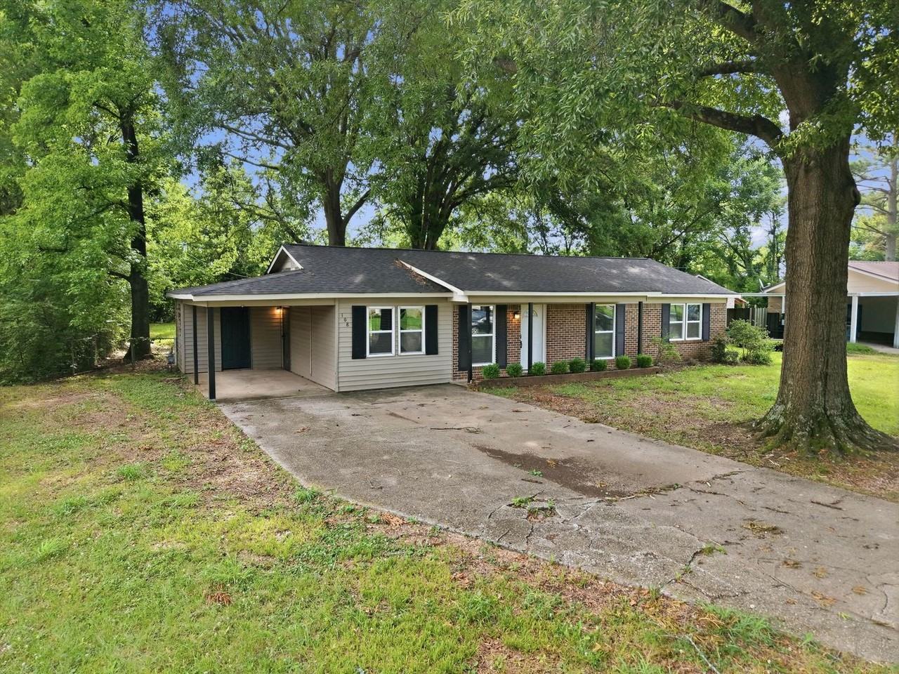 108 Hillside Rd Sw - Photo 2 of 20
