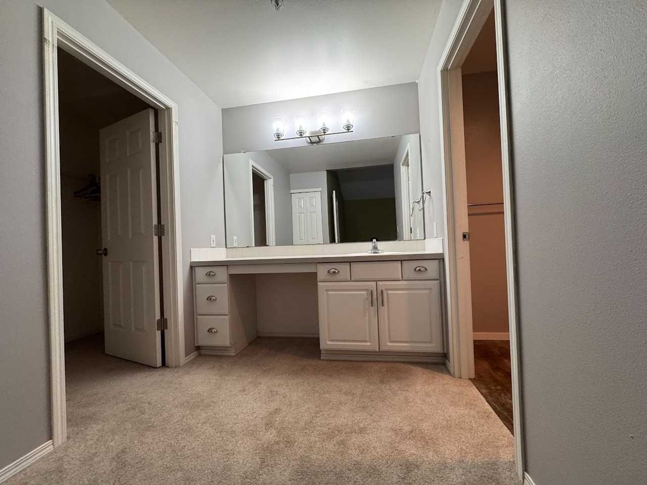 1912 S 368th Pl - Photo 4 of 11