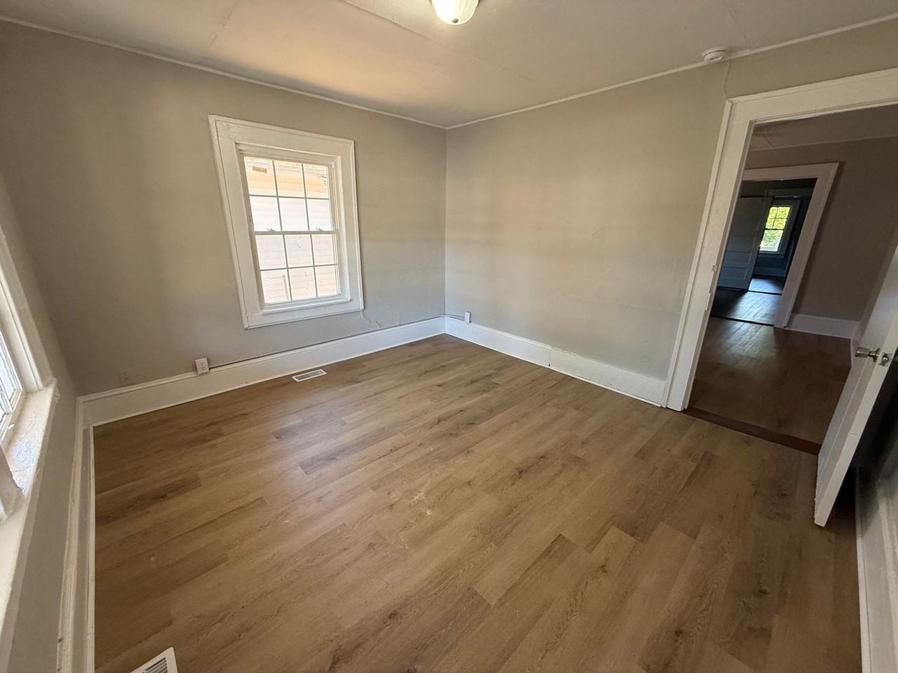 104 Parkview Street - Photo 3 of 9