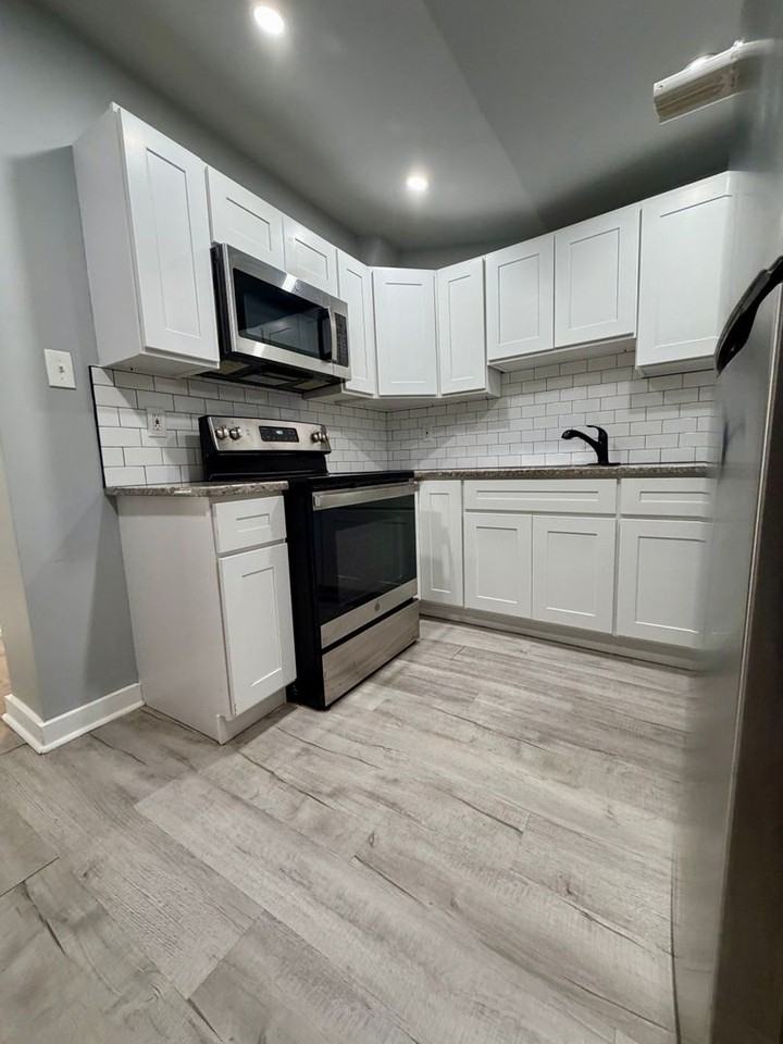 1724 Saint Pauls St - Photo 7 of 26