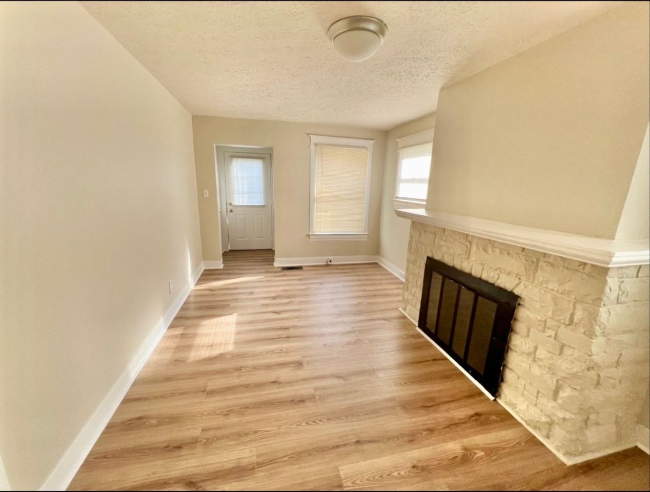 3911 Larkwood Ave - Photo 2 of 10