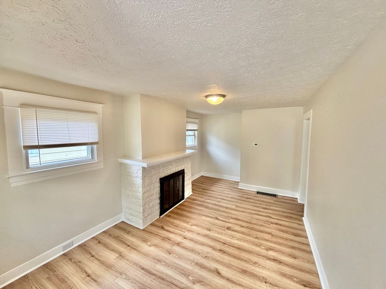 3911 Larkwood Ave - Photo 3 of 10