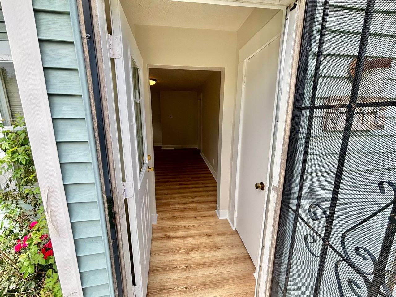 3911 Larkwood Ave - Photo 4 of 10