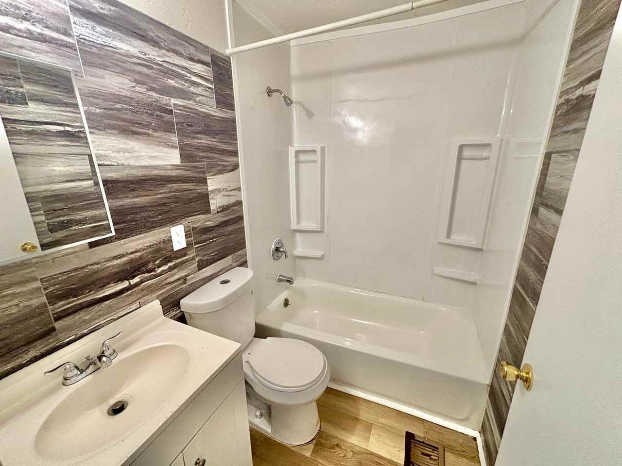 3911 Larkwood Ave - Photo 6 of 10