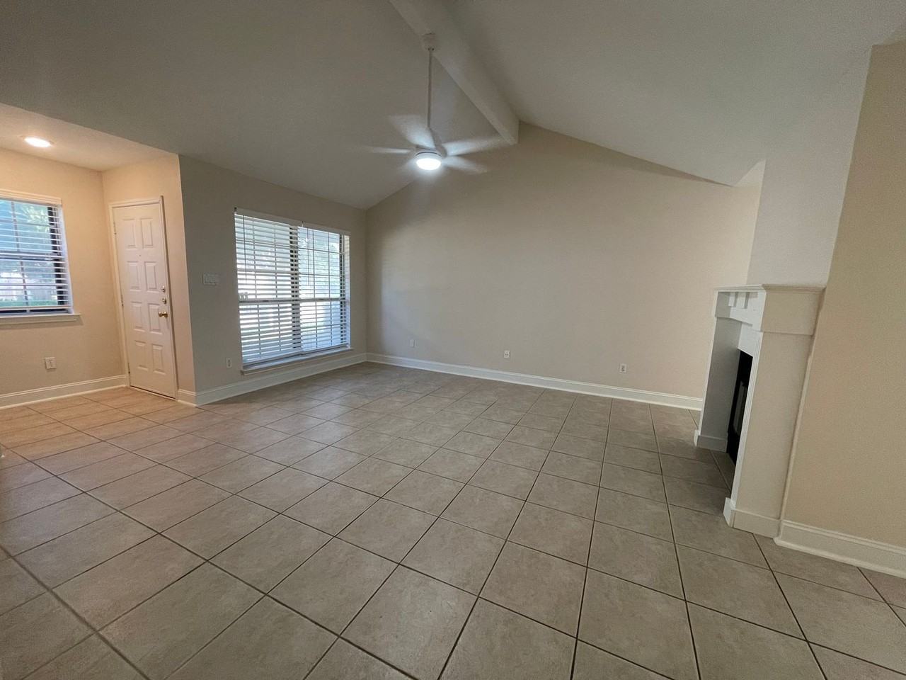 2916 Kathleen Ln - Photo 4 of 40