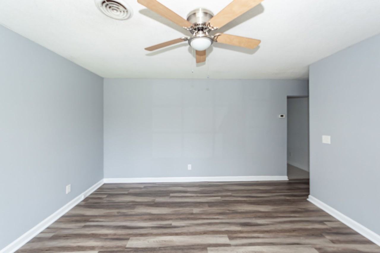 107 Greenhurst Ave - Photo 5 of 29