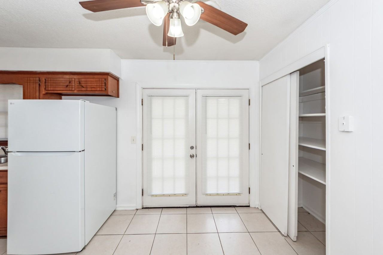 107 Greenhurst Ave - Photo 7 of 29