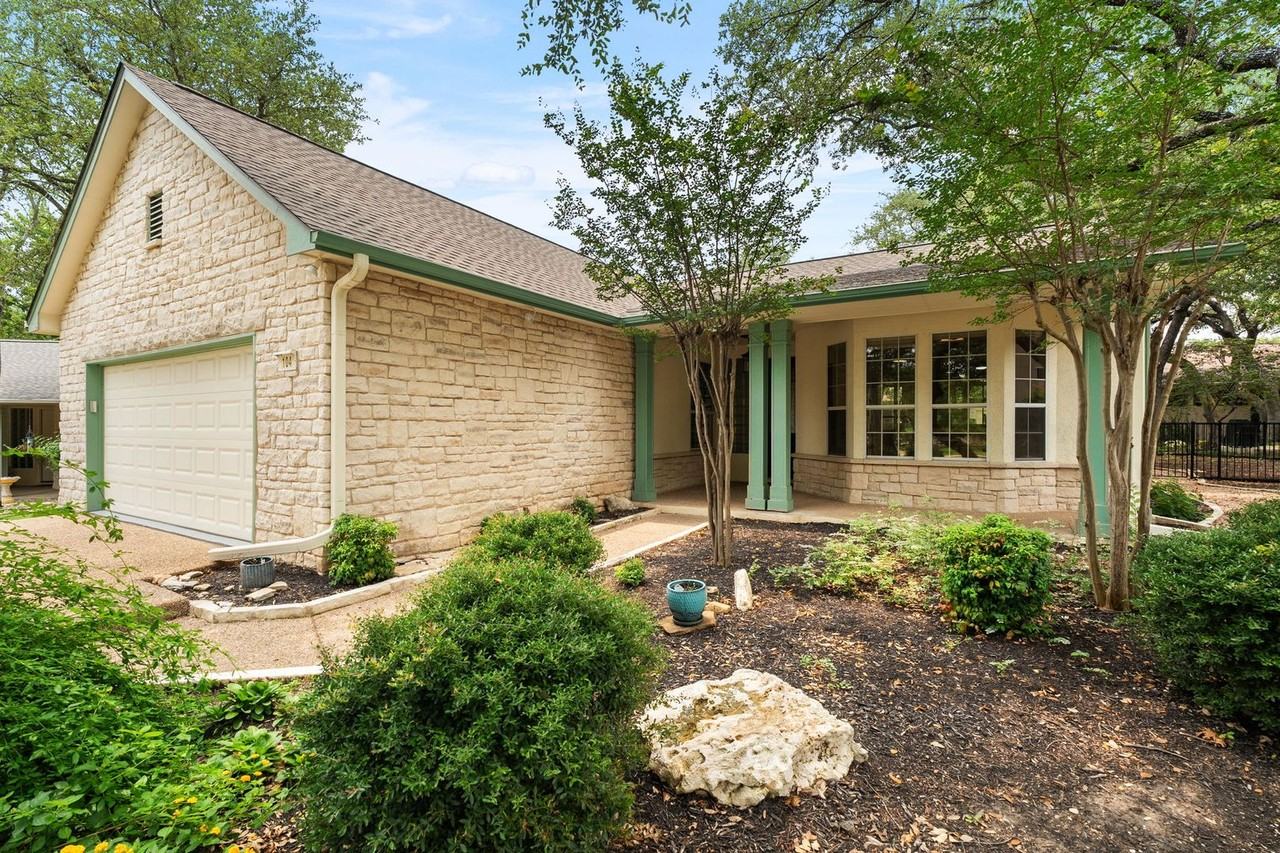 104 Bronco Cir - Photo 2 of 41