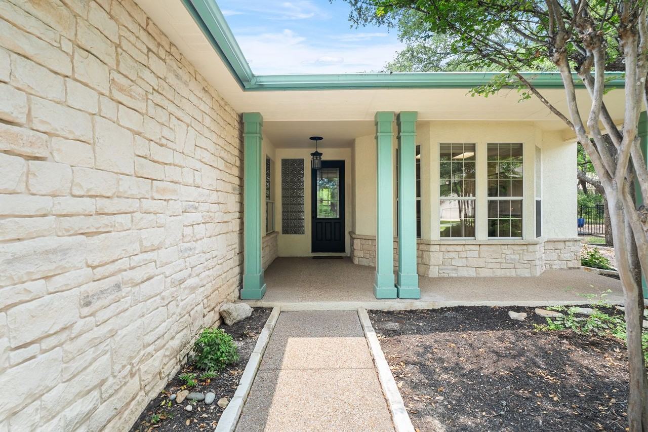 104 Bronco Cir - Photo 4 of 41