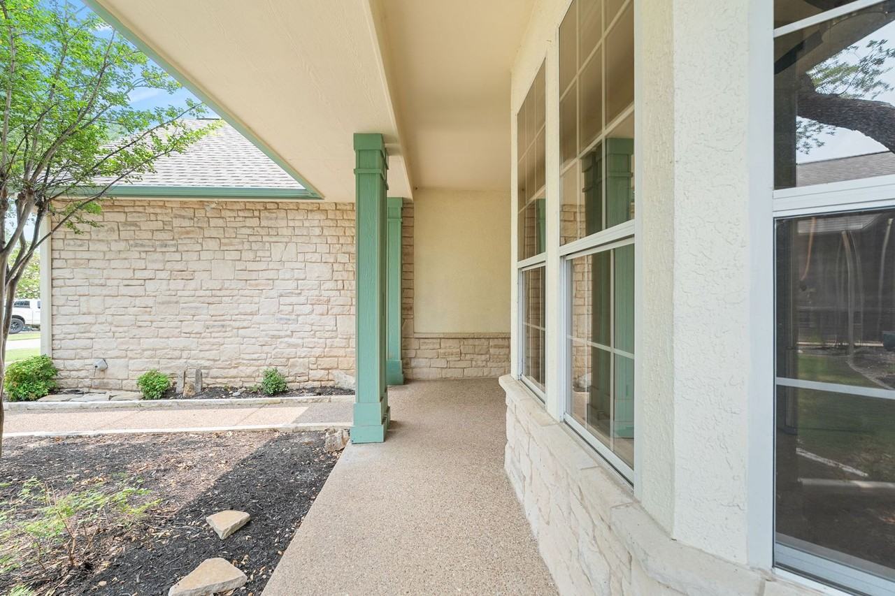 104 Bronco Cir - Photo 5 of 41