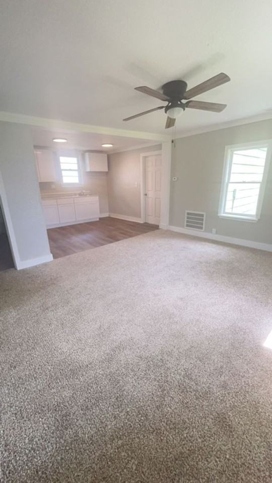2918 S Jefferson St - Photo 2 of 12
