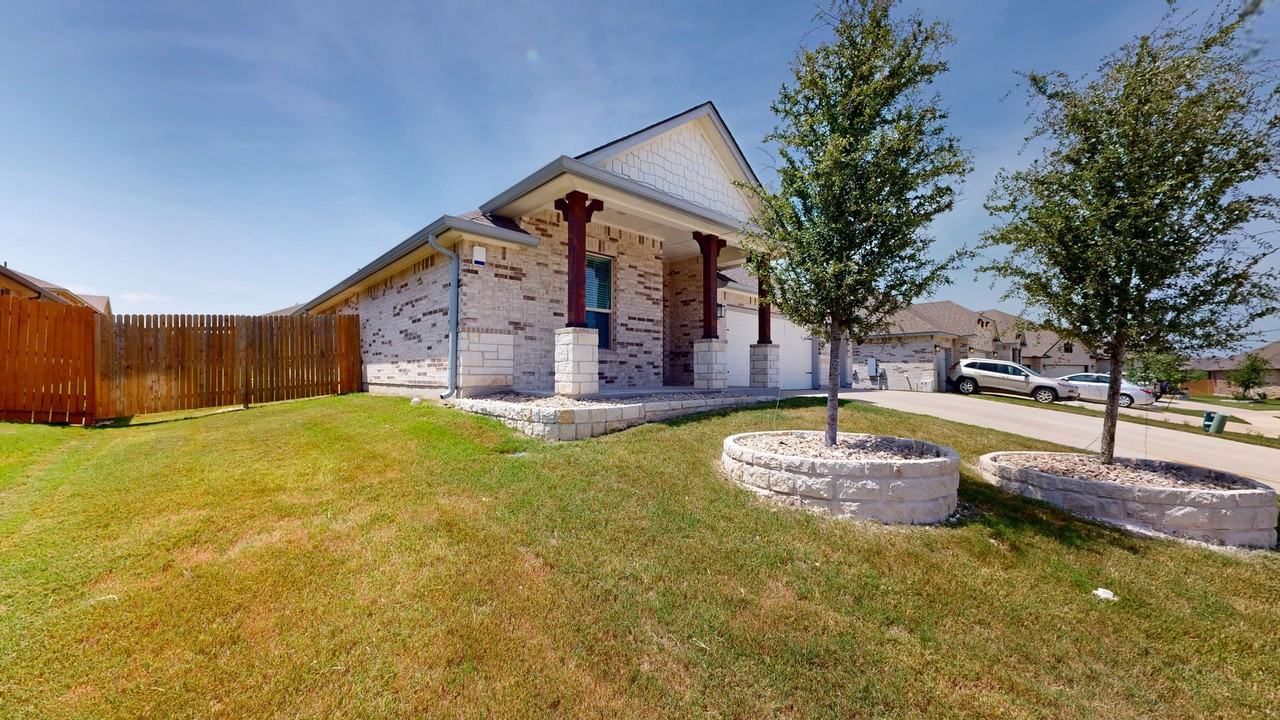 2417 Lavigne Ct - Photo 2 of 26