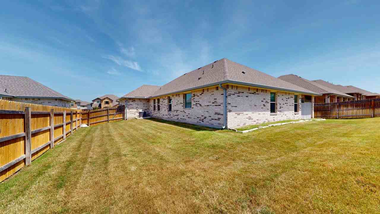 2417 Lavigne Ct - Photo 6 of 26