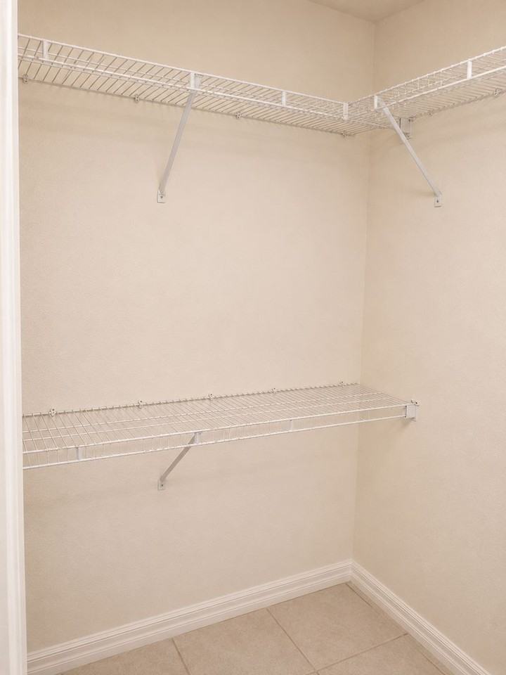 1422 Se 18th St - Photo 3 of 34
