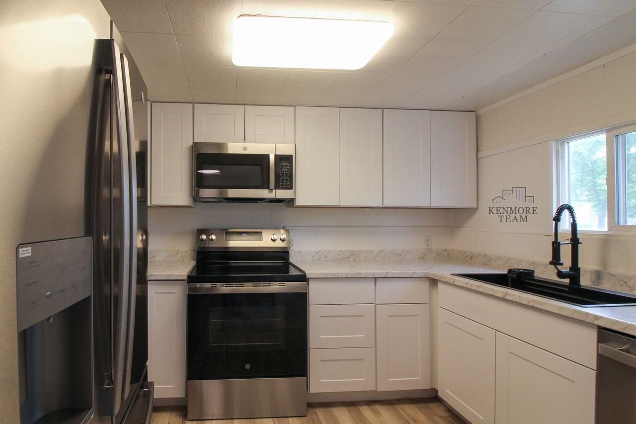 1021 Sanford Ave - Photo 2 of 17
