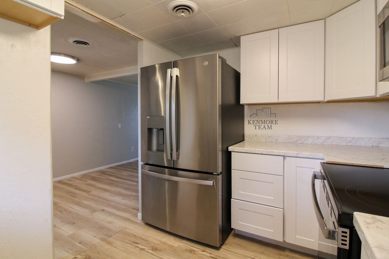 1021 Sanford Ave - Photo 4 of 17