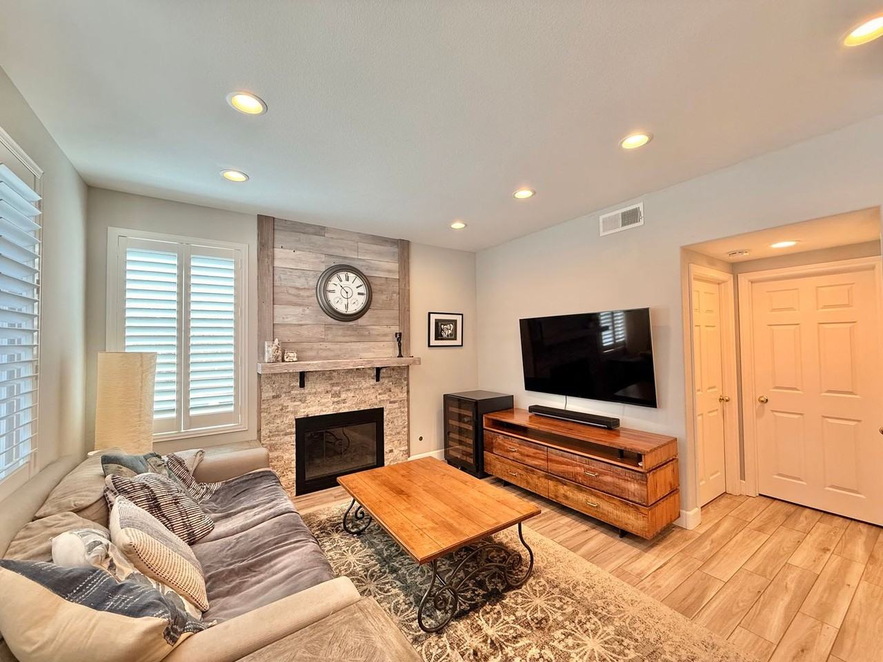 8924 Rotherham Ave - Photo 4 of 17