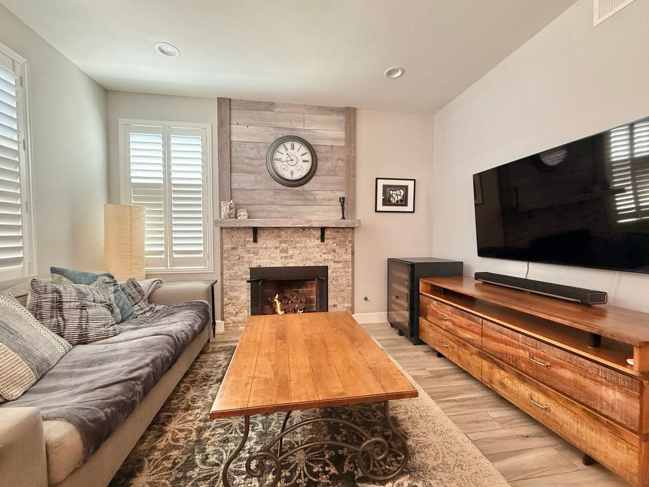 8924 Rotherham Ave - Photo 5 of 17