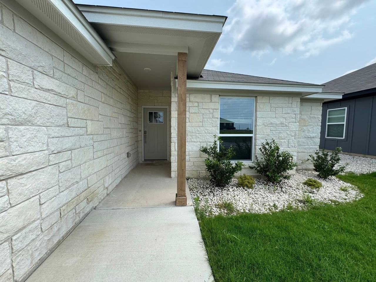 1410 Cedar River Ln - Photo 2 of 46
