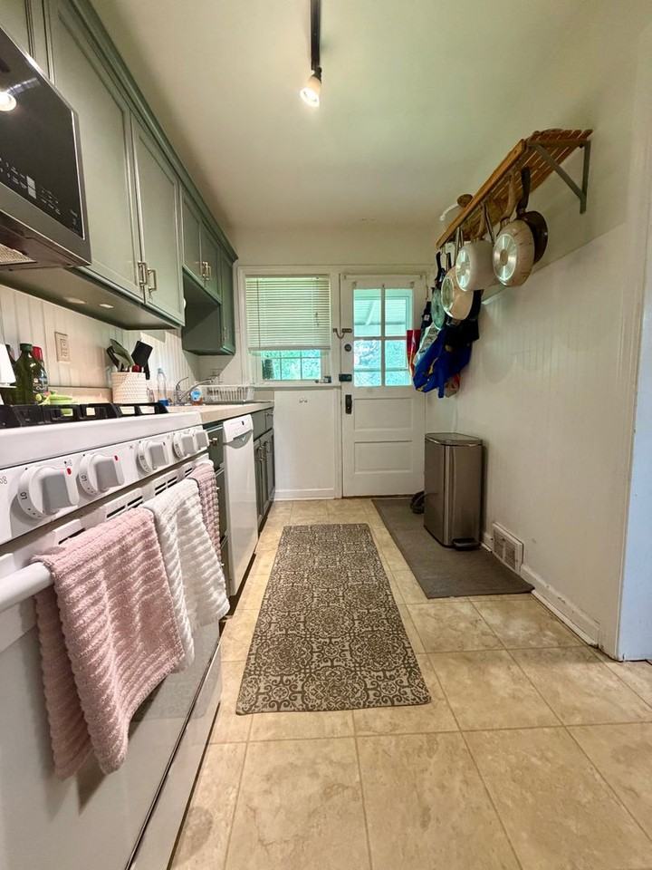 121 N Bradford Ave - Photo 7 of 30