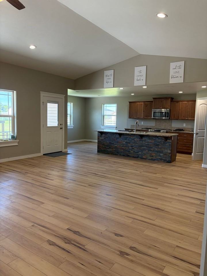 2493 E 3769 N - Photo 4 of 16