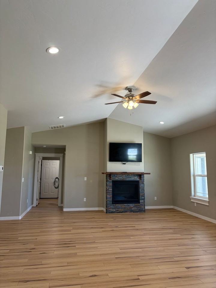 2493 E 3769 N - Photo 5 of 16