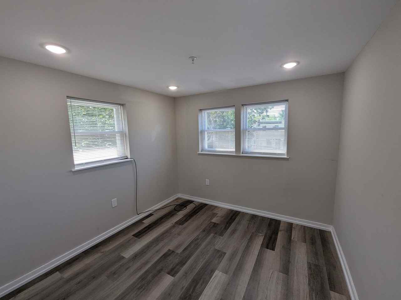 4946 W Thompson St - Photo 2 of 9