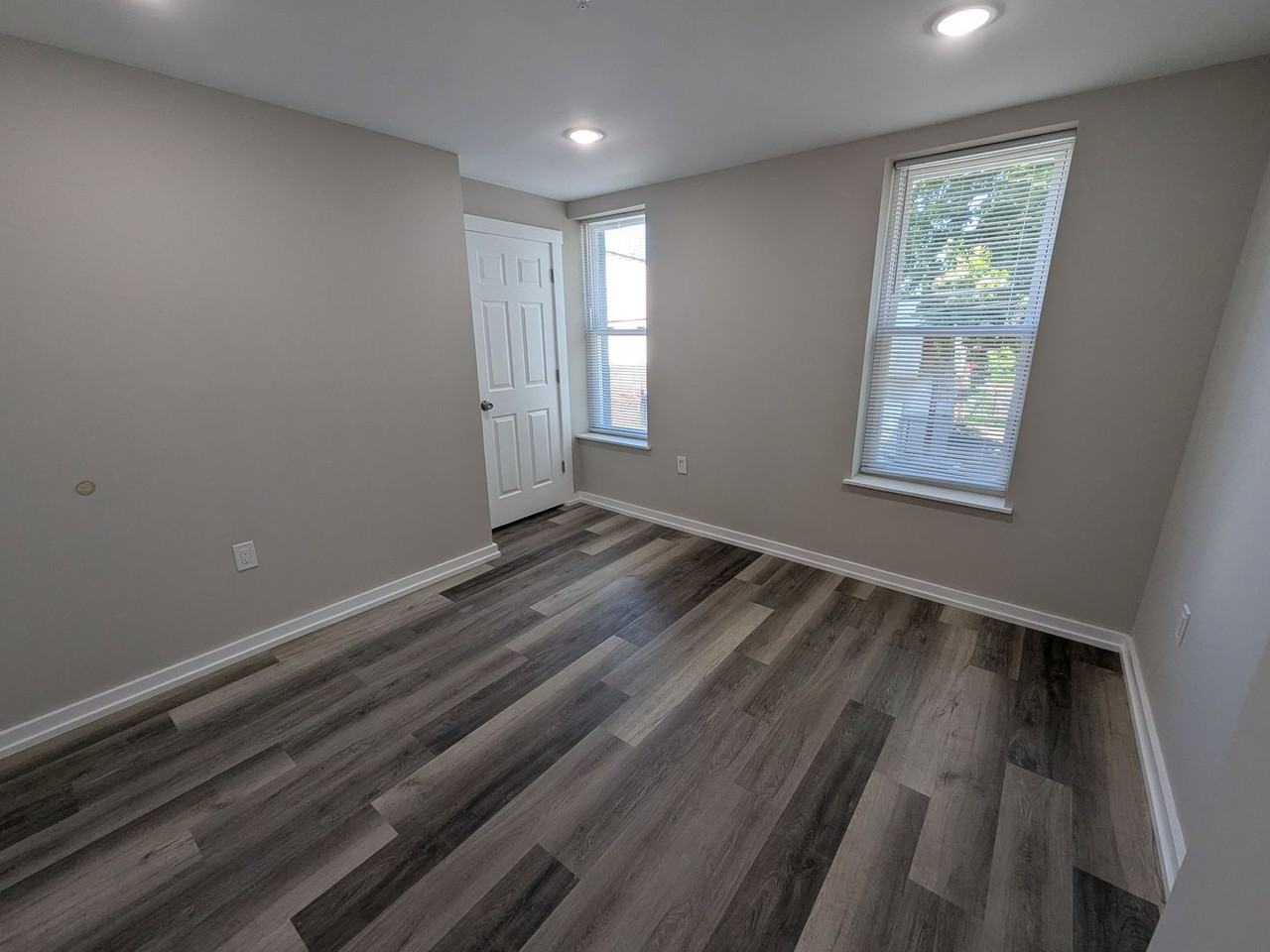 4946 W Thompson St - Photo 6 of 9