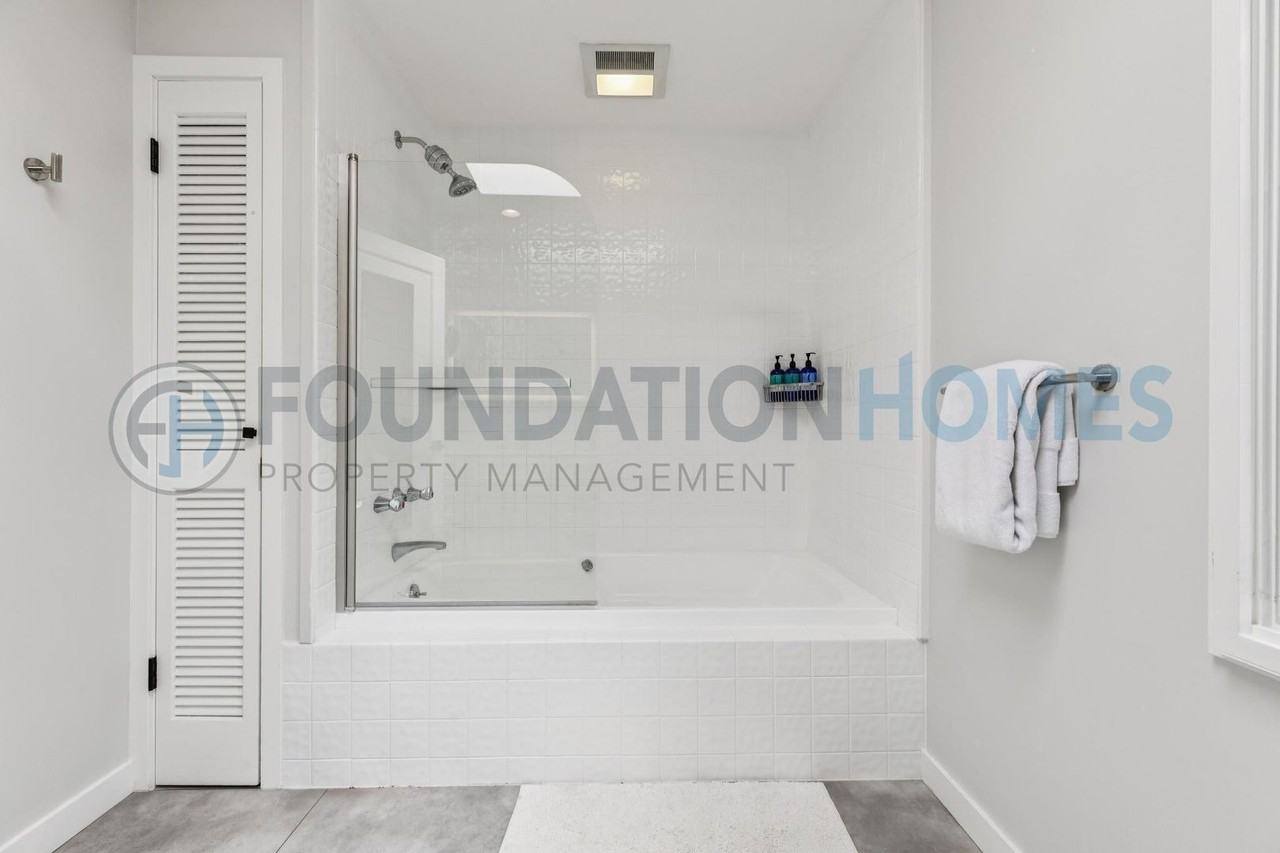 4 Loring Ave - Photo 6 of 25