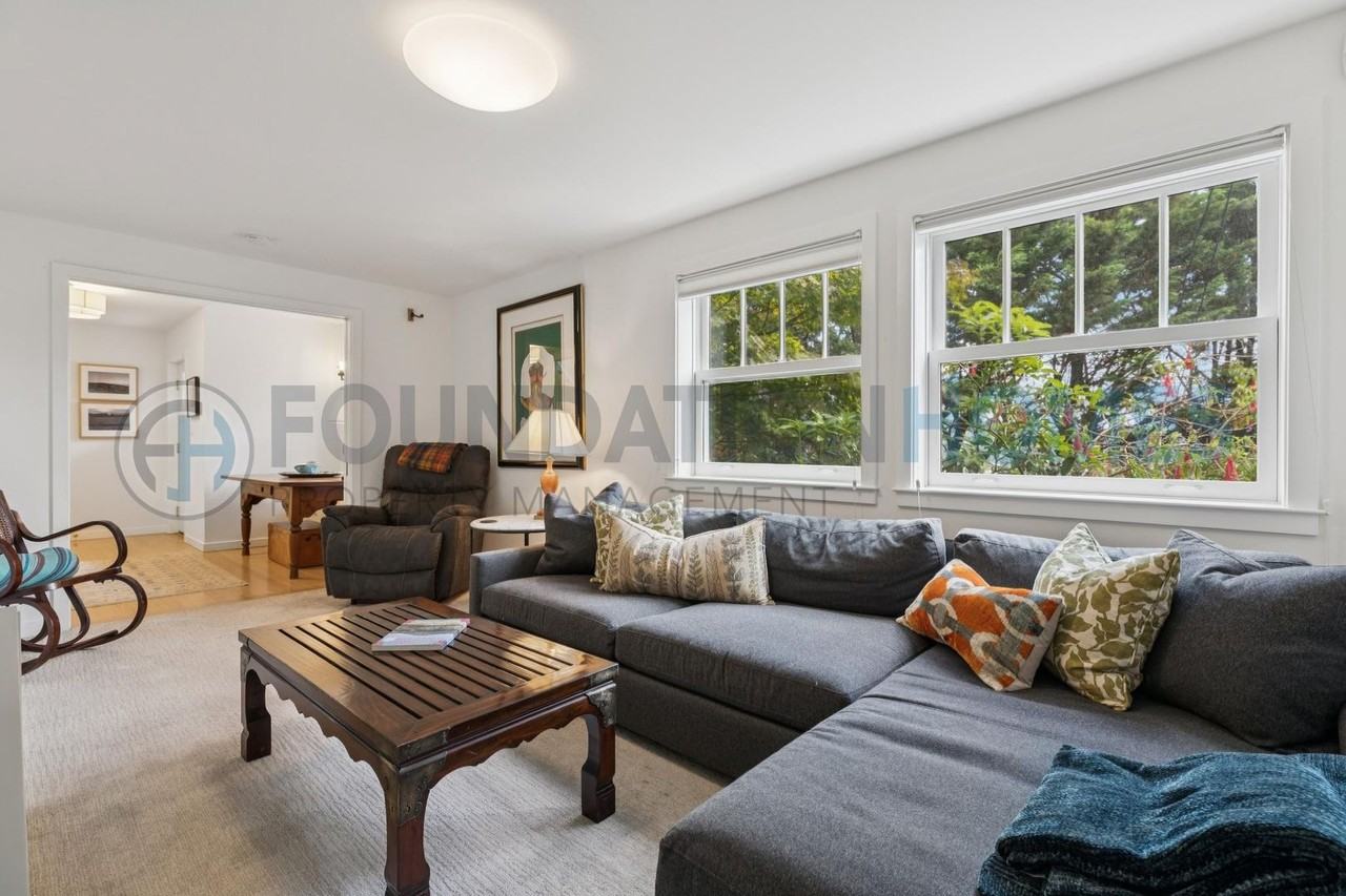 4 Loring Ave - Photo 7 of 25